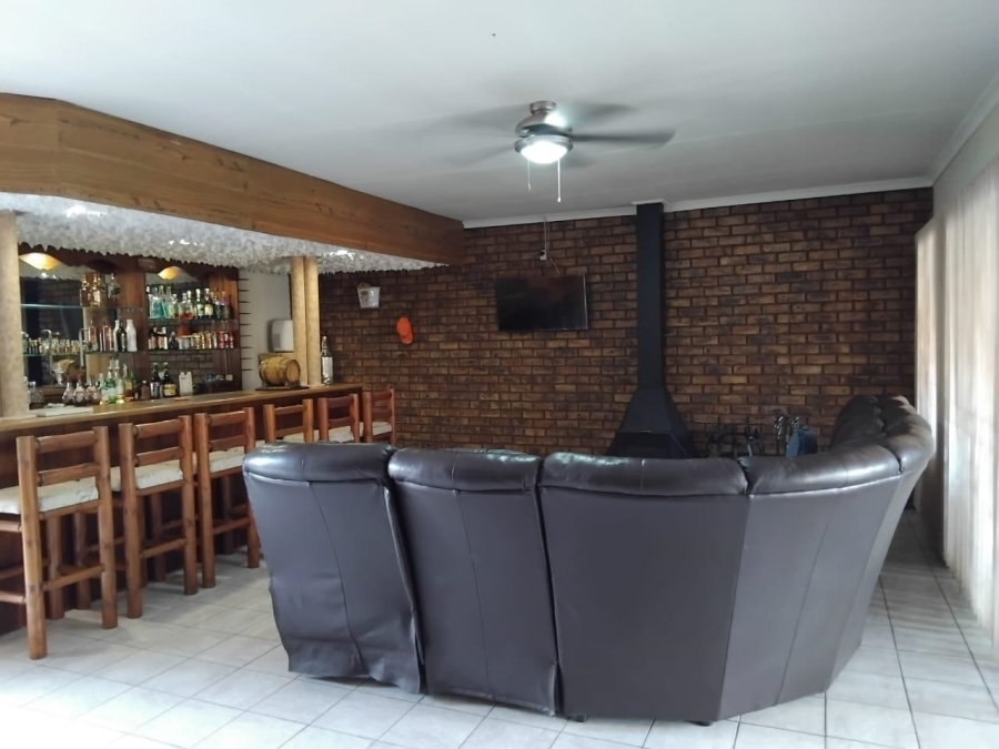 4 Bedroom Property for Sale in Klippoortje Gauteng