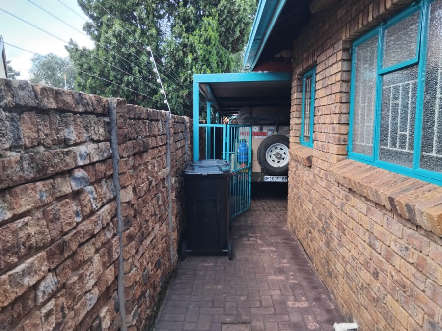 4 Bedroom Property for Sale in Klippoortje Gauteng