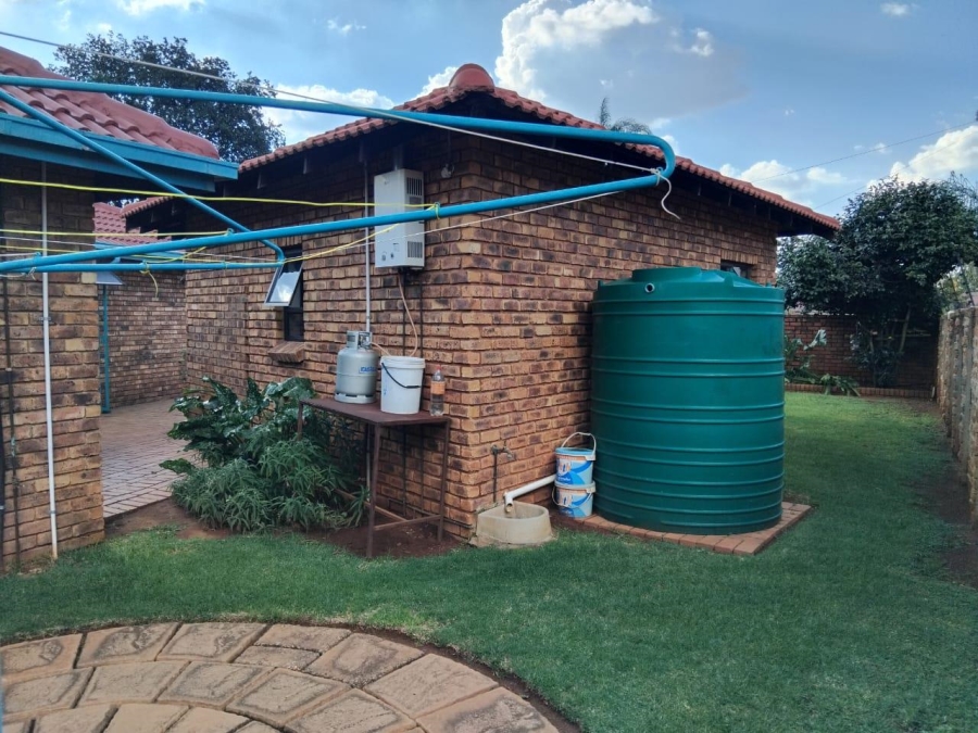 4 Bedroom Property for Sale in Klippoortje Gauteng