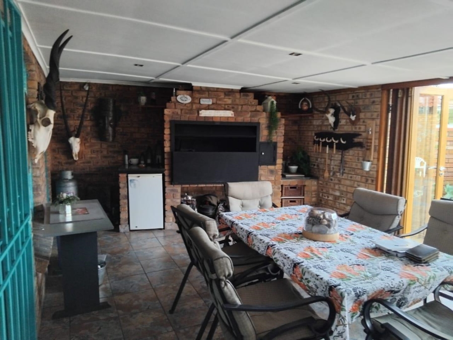 4 Bedroom Property for Sale in Klippoortje Gauteng