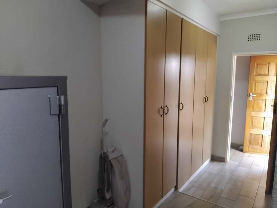 4 Bedroom Property for Sale in Klippoortje Gauteng