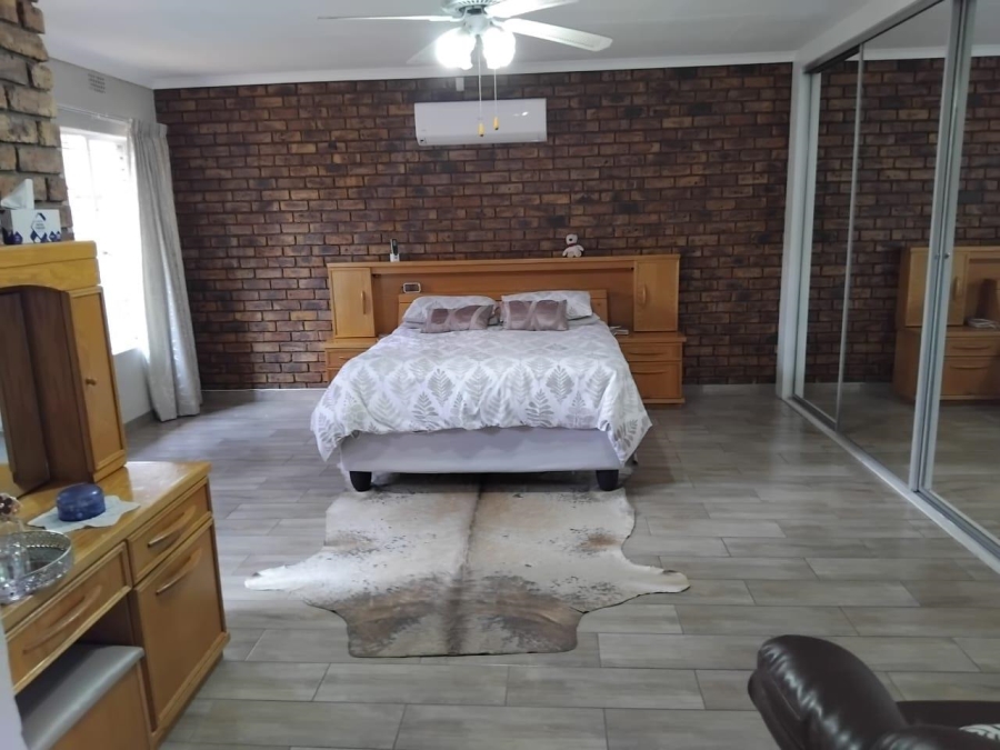 4 Bedroom Property for Sale in Klippoortje Gauteng