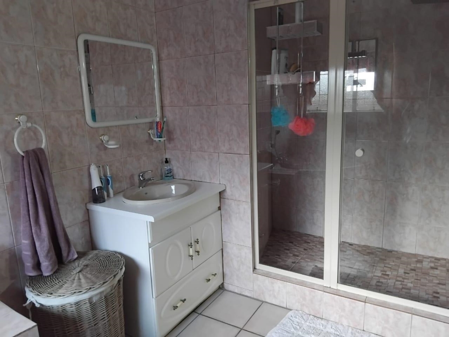 4 Bedroom Property for Sale in Klippoortje Gauteng