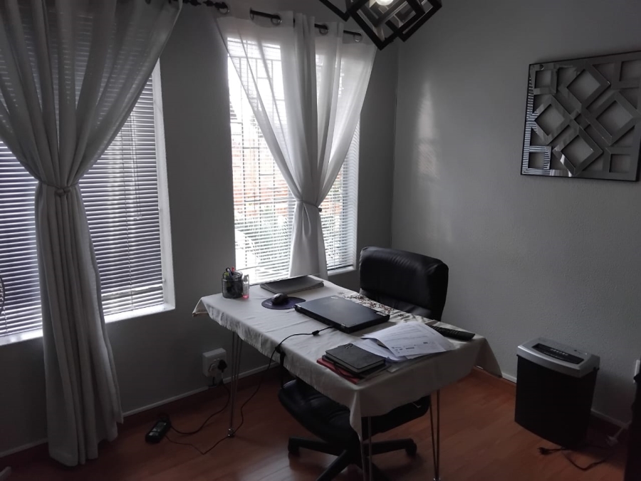 4 Bedroom Property for Sale in Klippoortje Gauteng