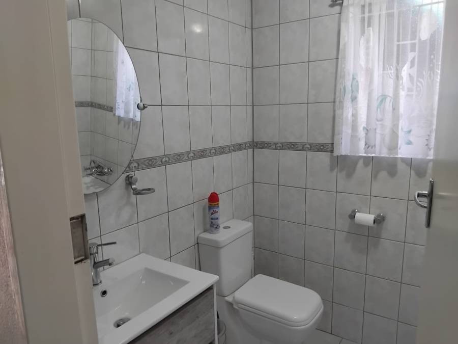 4 Bedroom Property for Sale in Klippoortje Gauteng