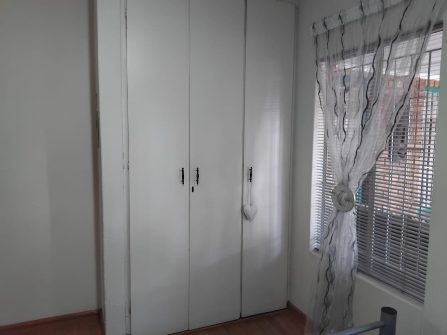 4 Bedroom Property for Sale in Klippoortje Gauteng