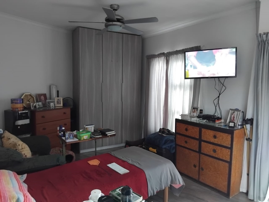 4 Bedroom Property for Sale in Klippoortje Gauteng