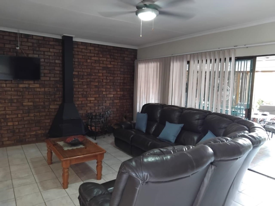 4 Bedroom Property for Sale in Klippoortje Gauteng