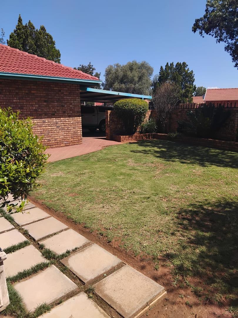 4 Bedroom Property for Sale in Klippoortje Gauteng