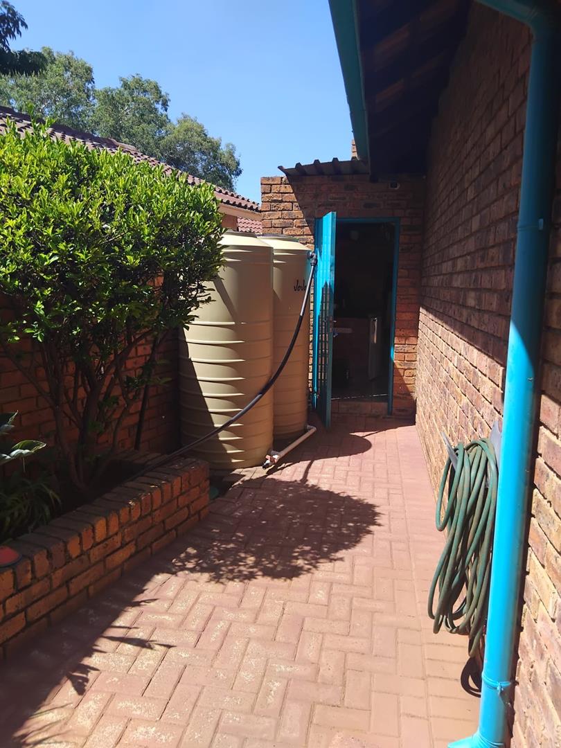 4 Bedroom Property for Sale in Klippoortje Gauteng