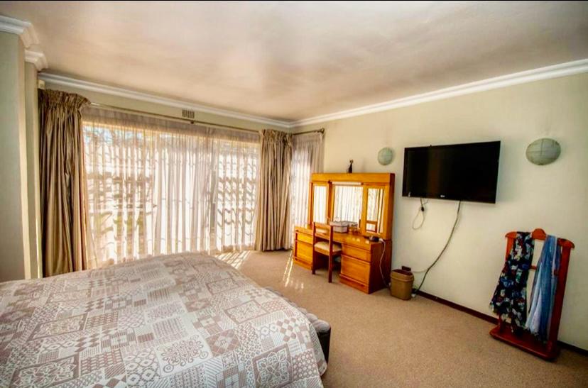 3 Bedroom Property for Sale in Brackenhurst Gauteng