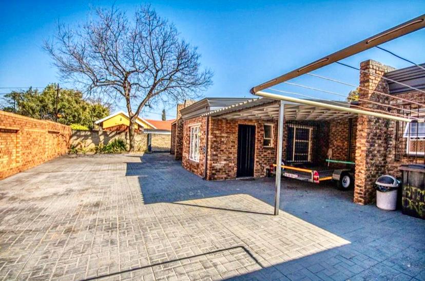 3 Bedroom Property for Sale in Brackenhurst Gauteng
