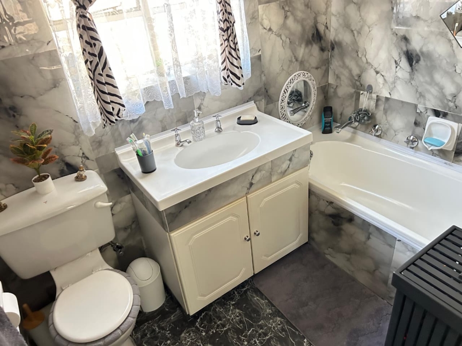 2 Bedroom Property for Sale in South Crest Gauteng