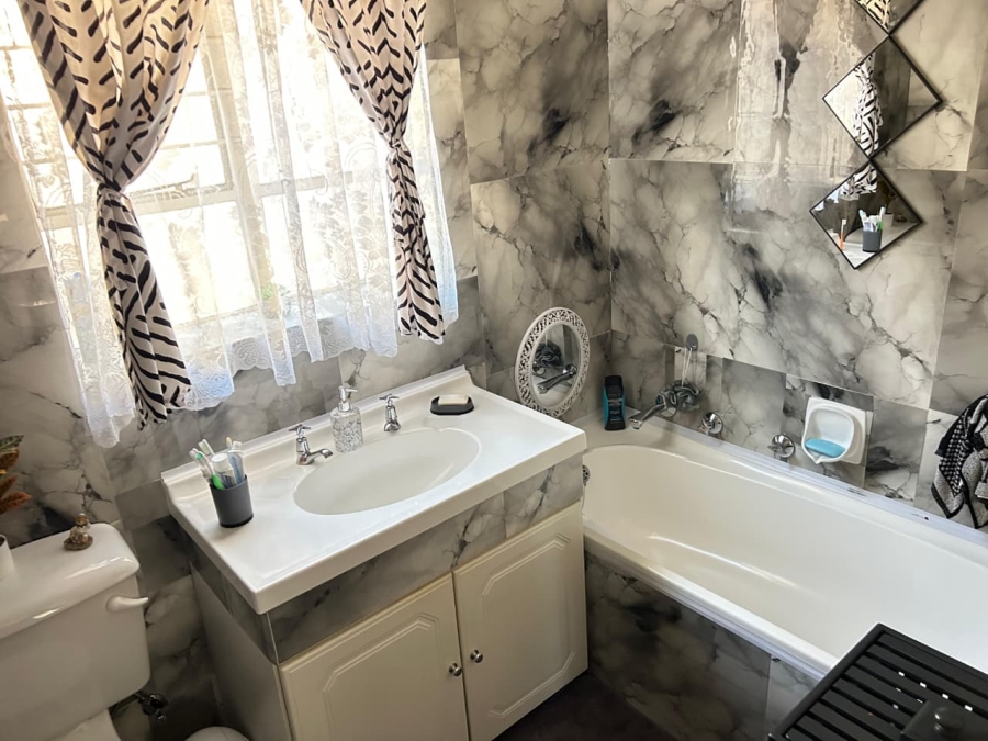 2 Bedroom Property for Sale in South Crest Gauteng