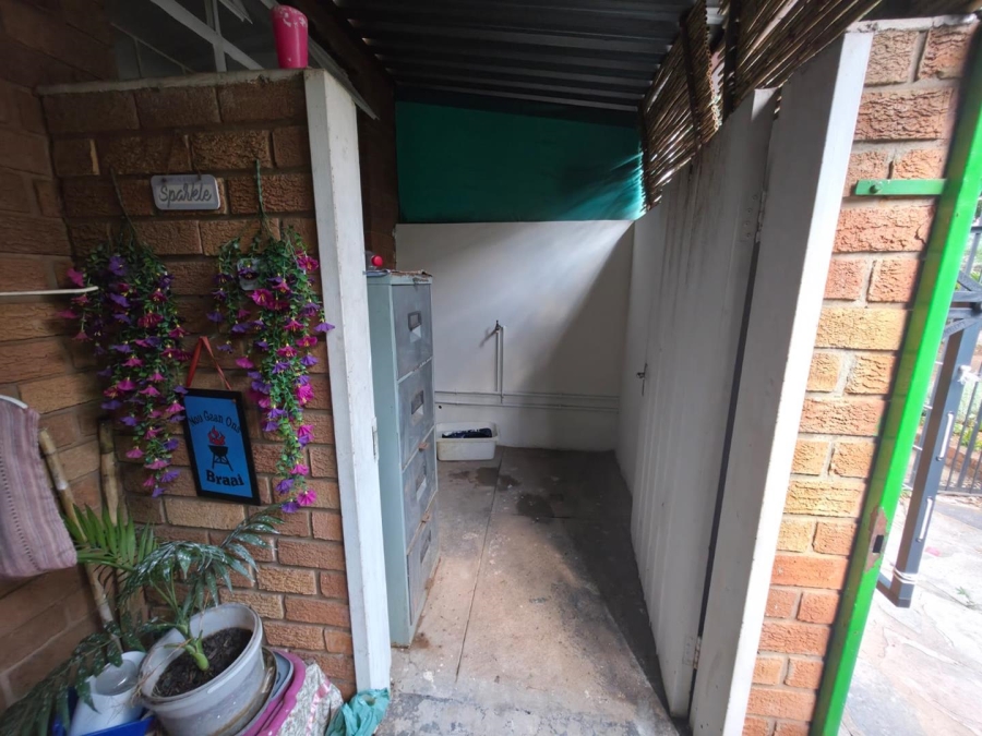 2 Bedroom Property for Sale in Pretoria North Gauteng