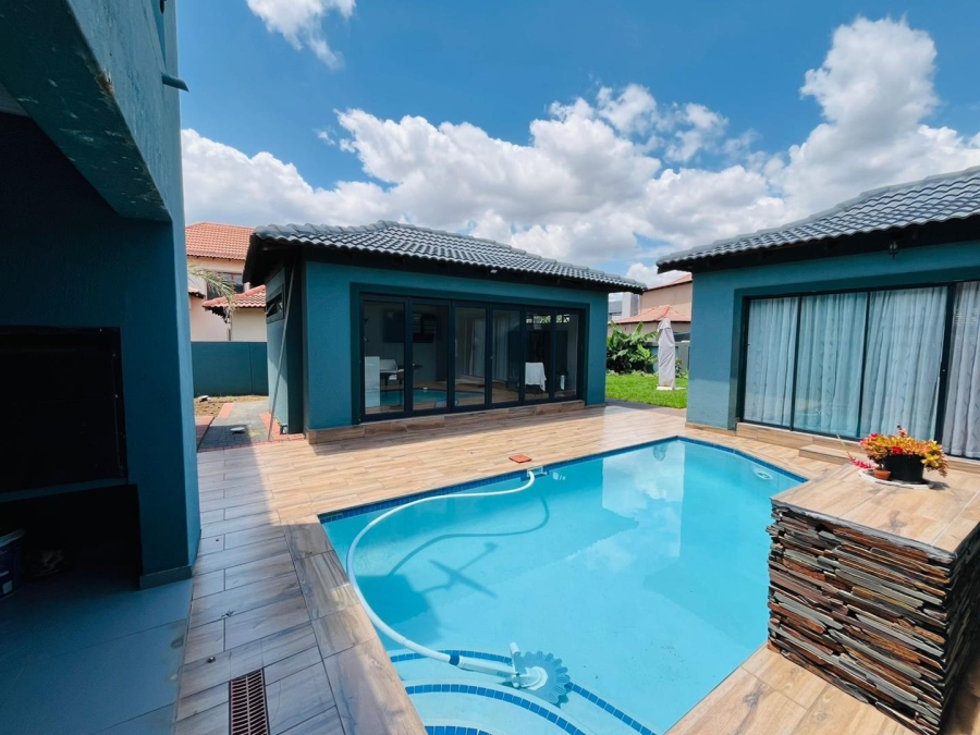6 Bedroom Property for Sale in Savannah Country Estate Gauteng