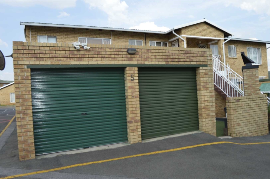 3 Bedroom Property for Sale in Birchleigh Gauteng