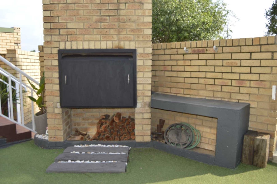 3 Bedroom Property for Sale in Birchleigh Gauteng