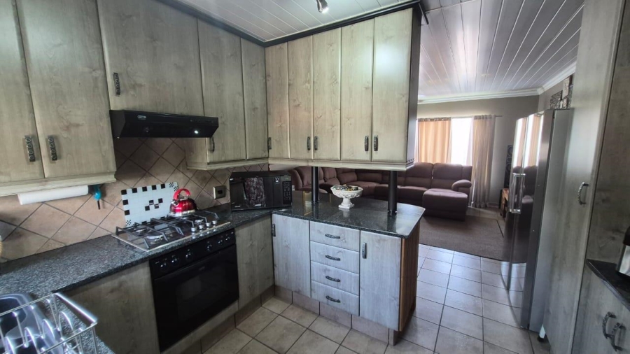 3 Bedroom Property for Sale in Birchleigh Gauteng