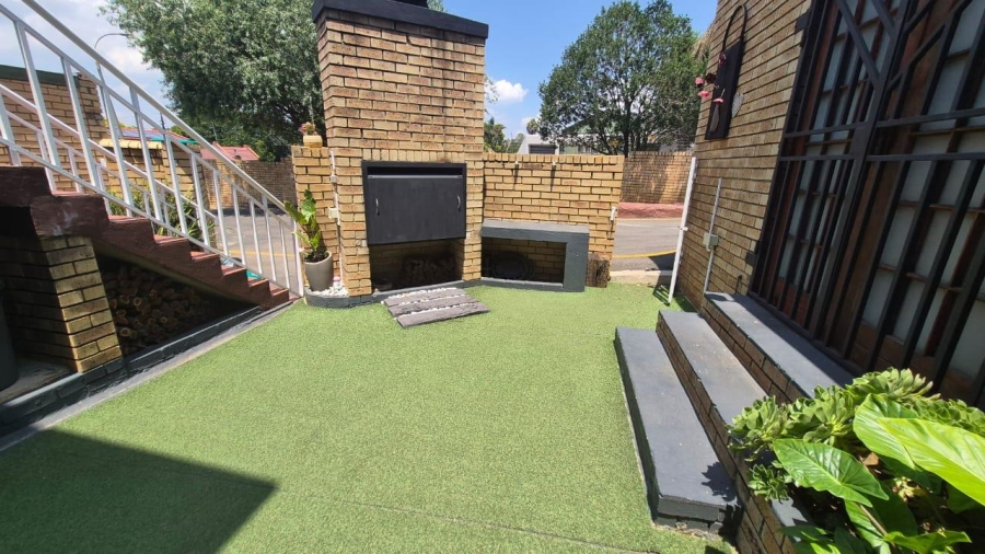 3 Bedroom Property for Sale in Birchleigh Gauteng