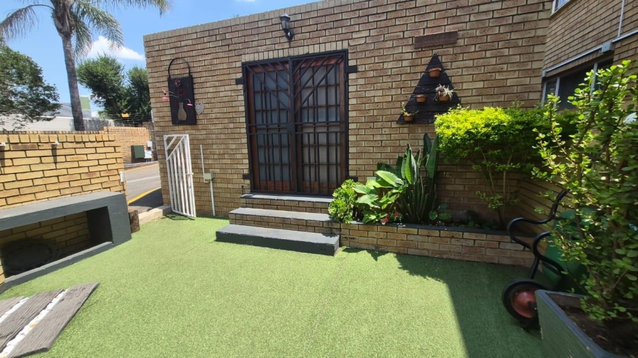 3 Bedroom Property for Sale in Birchleigh Gauteng