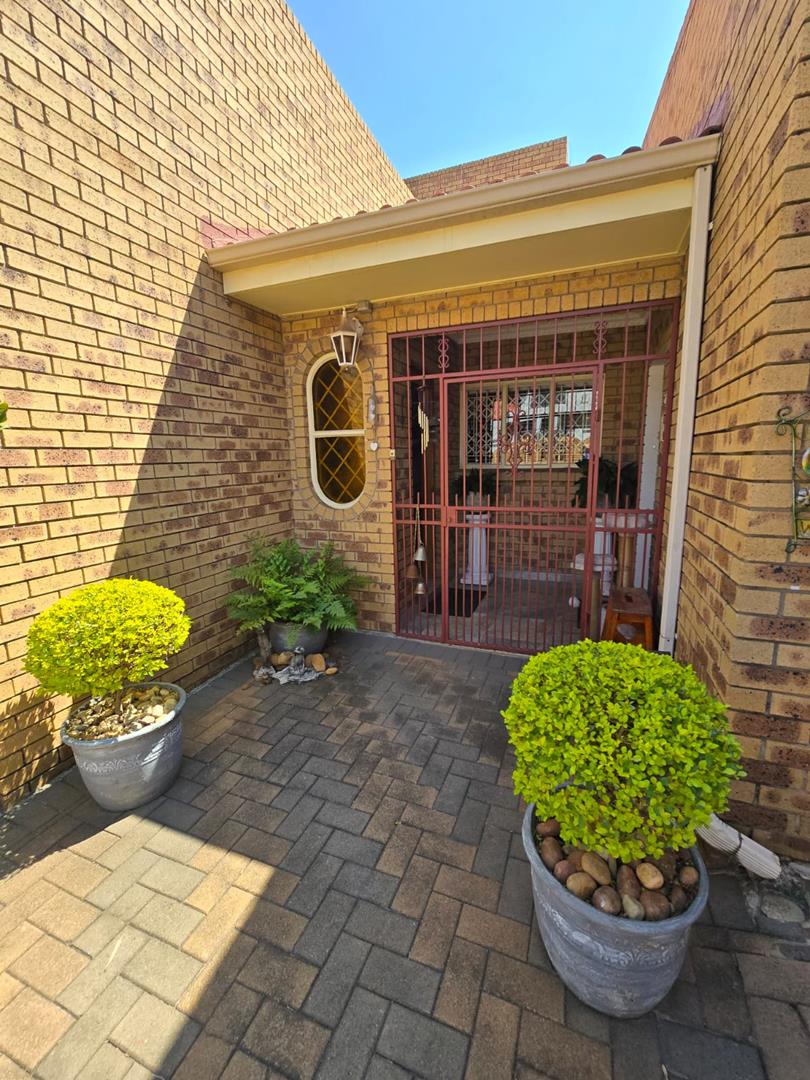 3 Bedroom Property for Sale in Edleen Gauteng