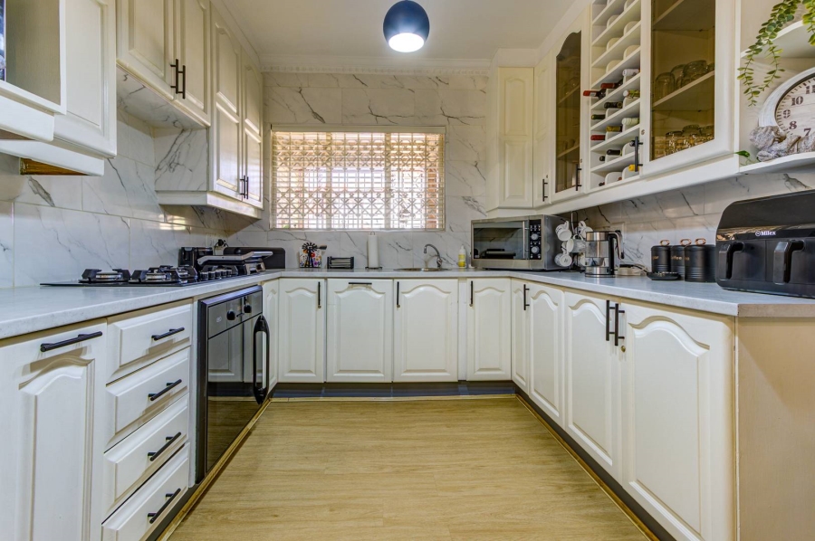 3 Bedroom Property for Sale in Edleen Gauteng