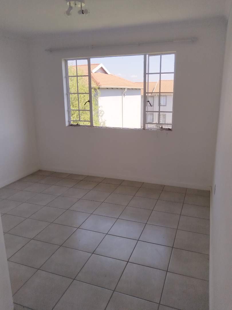 2 Bedroom Property for Sale in Glen Marais Gauteng
