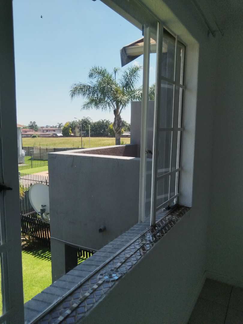 2 Bedroom Property for Sale in Glen Marais Gauteng