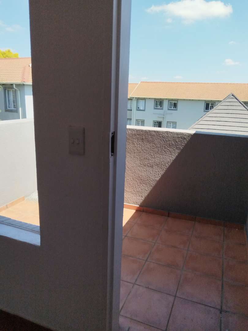 2 Bedroom Property for Sale in Glen Marais Gauteng