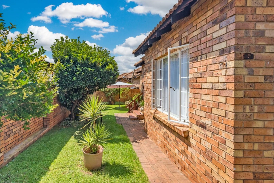 2 Bedroom Property for Sale in Willowbrook Gauteng
