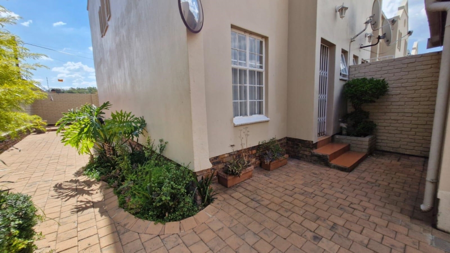 2 Bedroom Property for Sale in New Redruth Gauteng