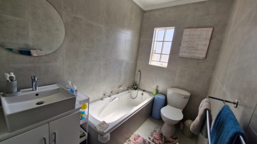 2 Bedroom Property for Sale in New Redruth Gauteng