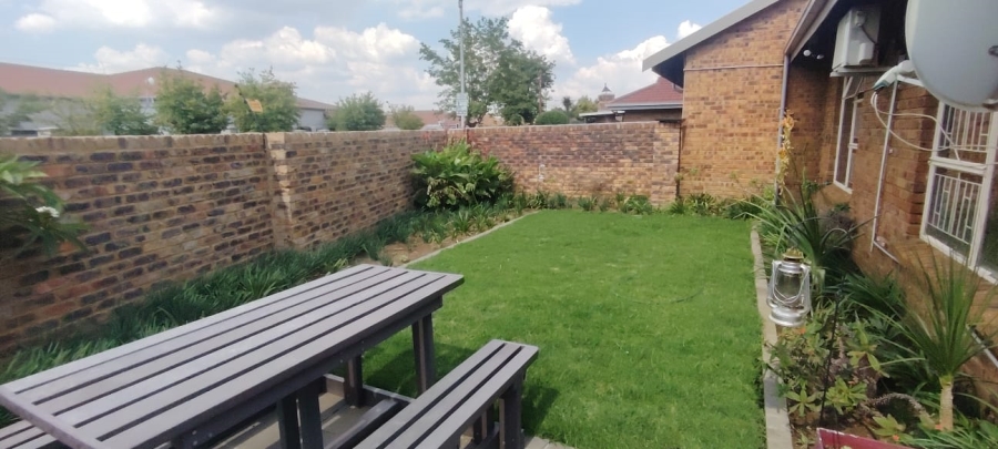 2 Bedroom Property for Sale in New Redruth Gauteng