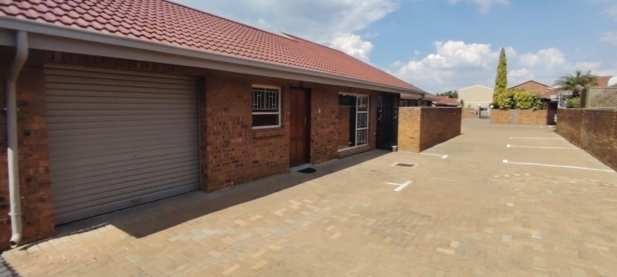 2 Bedroom Property for Sale in New Redruth Gauteng