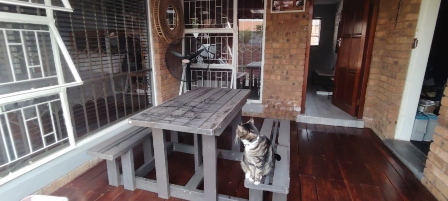 2 Bedroom Property for Sale in New Redruth Gauteng