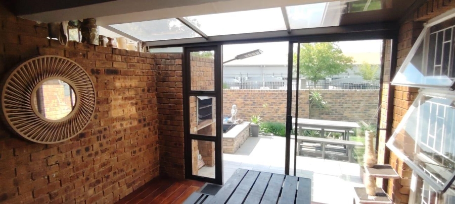 2 Bedroom Property for Sale in New Redruth Gauteng