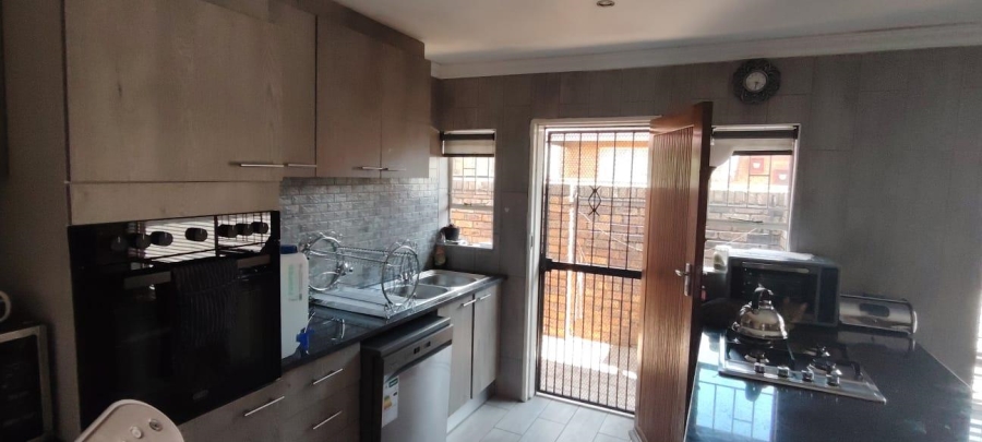 2 Bedroom Property for Sale in New Redruth Gauteng