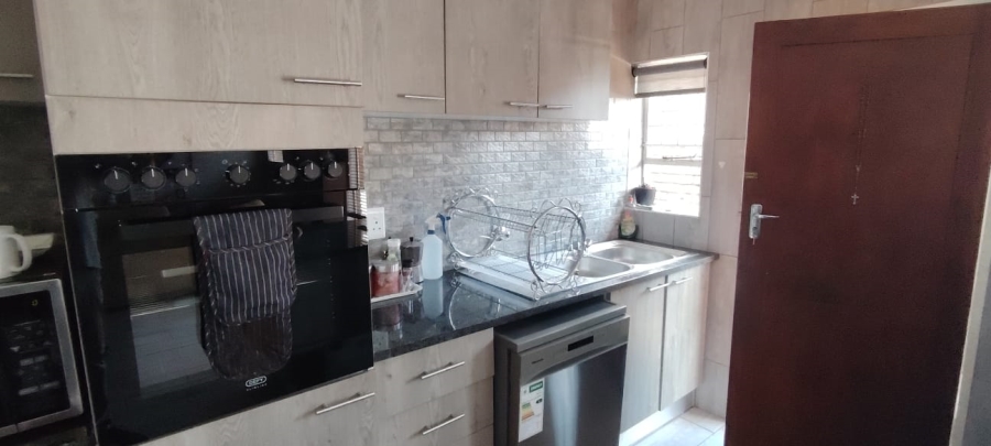 2 Bedroom Property for Sale in New Redruth Gauteng