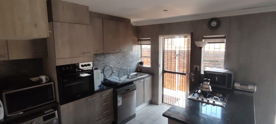 2 Bedroom Property for Sale in New Redruth Gauteng