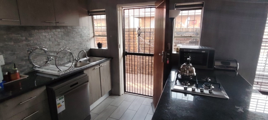 2 Bedroom Property for Sale in New Redruth Gauteng