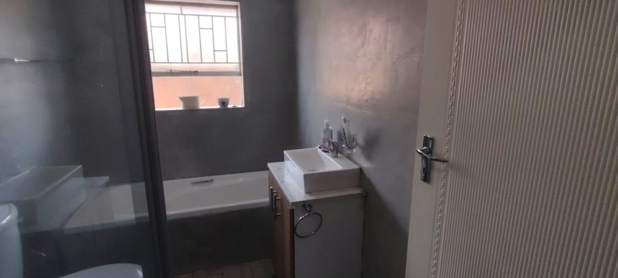 2 Bedroom Property for Sale in New Redruth Gauteng