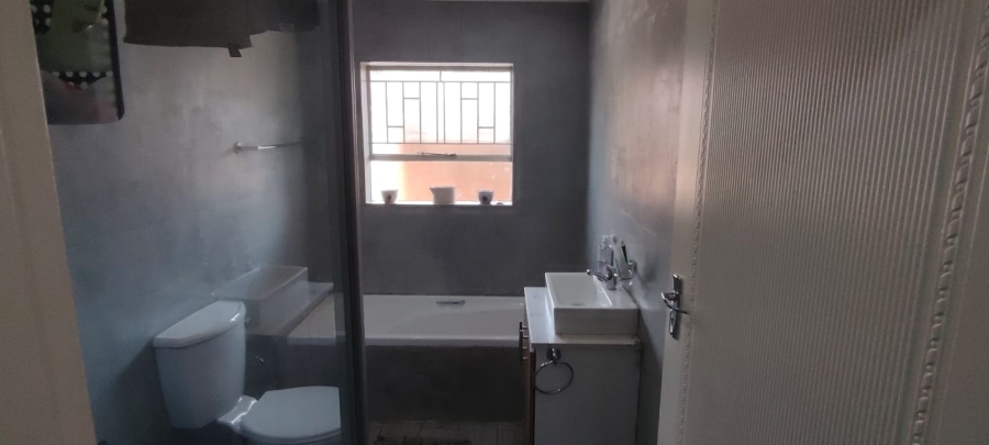 2 Bedroom Property for Sale in New Redruth Gauteng