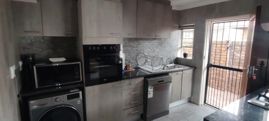 2 Bedroom Property for Sale in New Redruth Gauteng