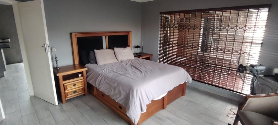 2 Bedroom Property for Sale in New Redruth Gauteng
