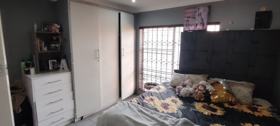 2 Bedroom Property for Sale in New Redruth Gauteng