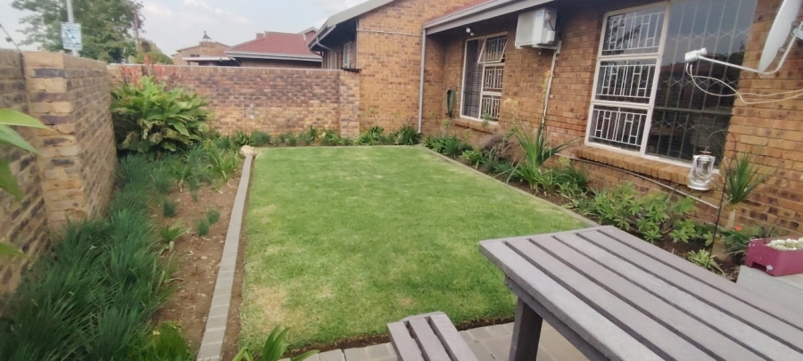 2 Bedroom Property for Sale in New Redruth Gauteng