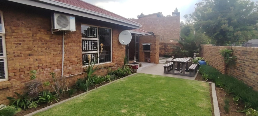 2 Bedroom Property for Sale in New Redruth Gauteng