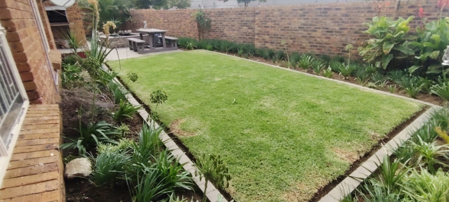 2 Bedroom Property for Sale in New Redruth Gauteng