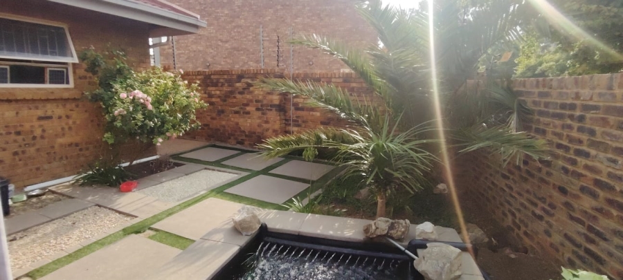2 Bedroom Property for Sale in New Redruth Gauteng